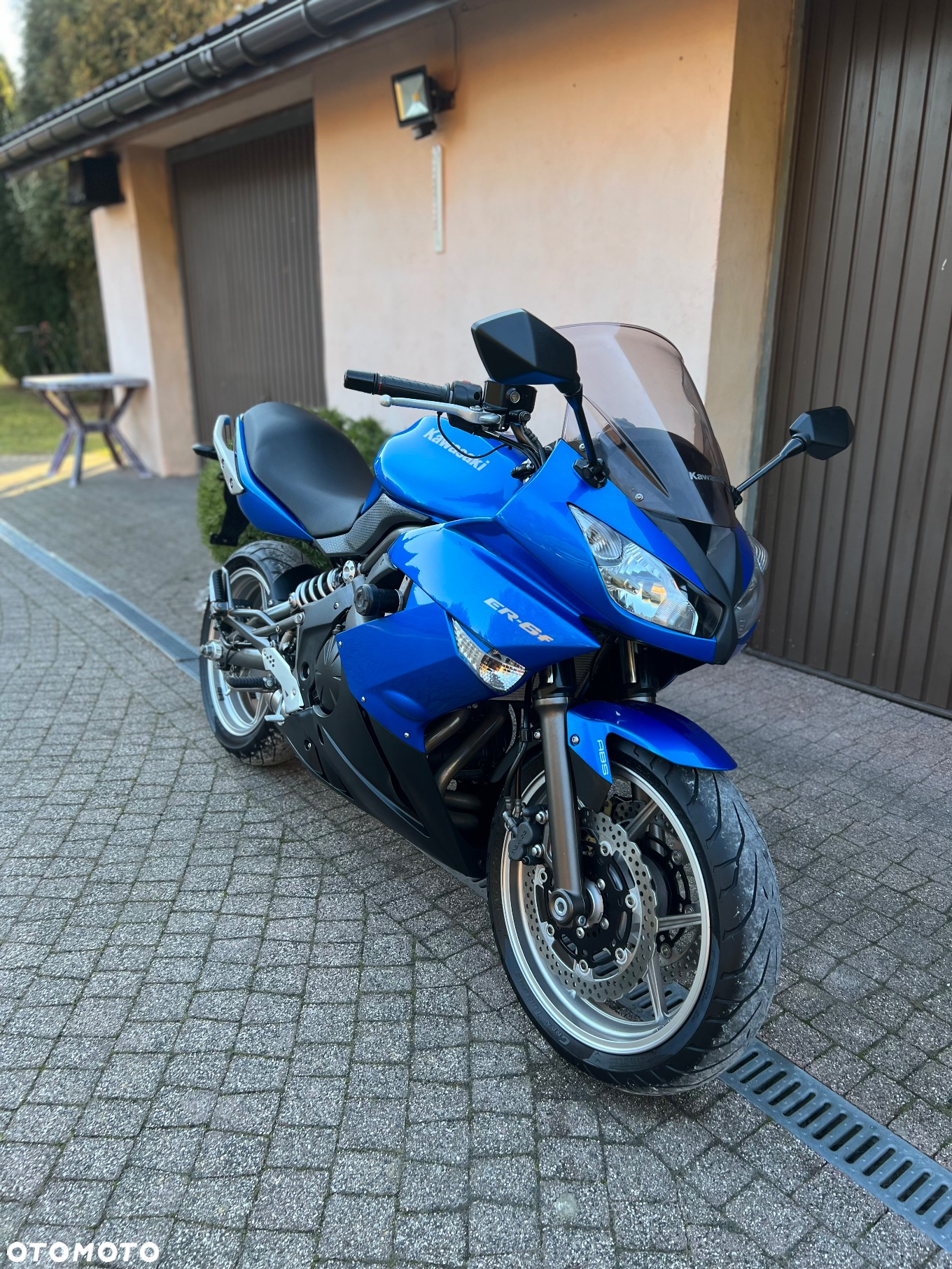 Kawasaki ER - 8
