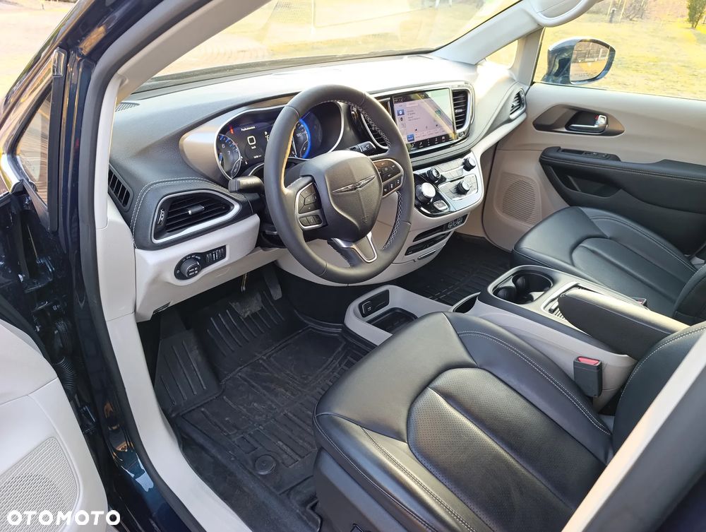 Chrysler Pacifica - 19