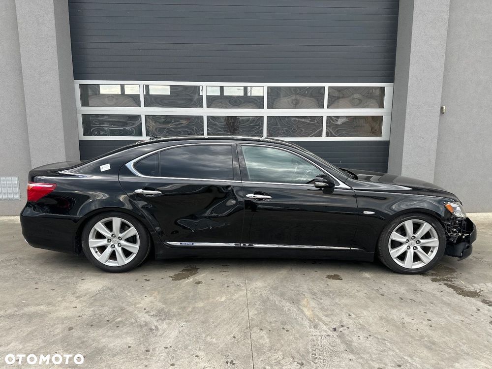 Lexus LS - 8