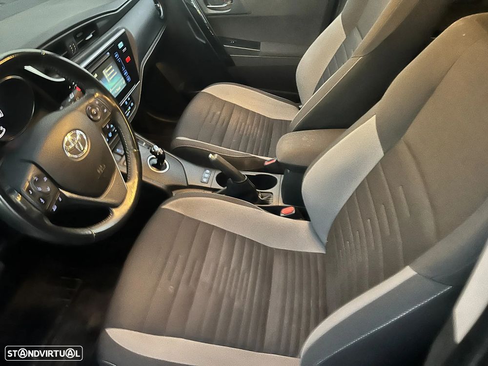 Toyota Auris Touring Sports 1.8 HSD Freestyle - 12