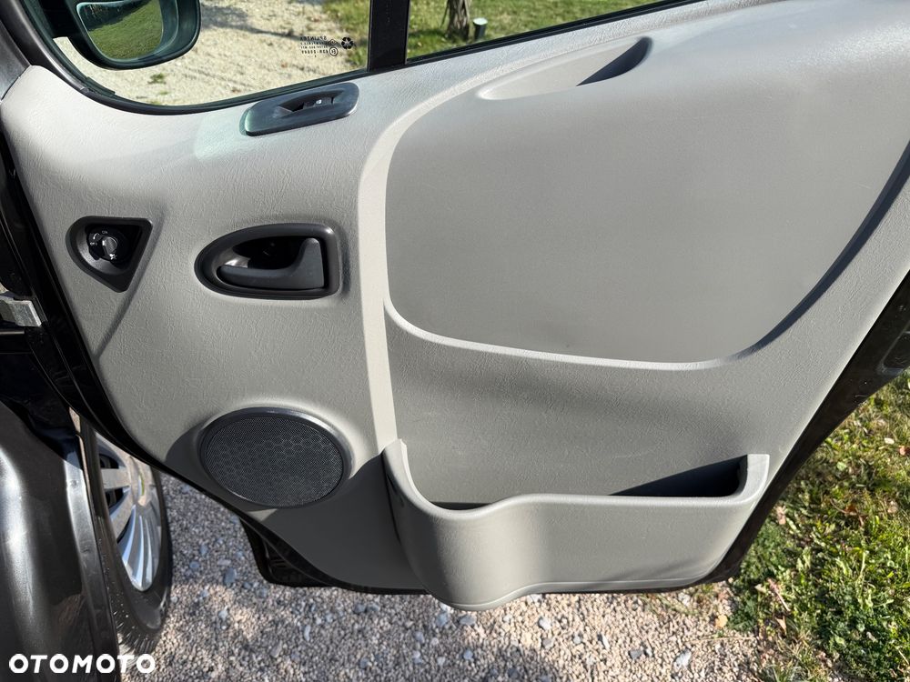 Renault Trafic - 26