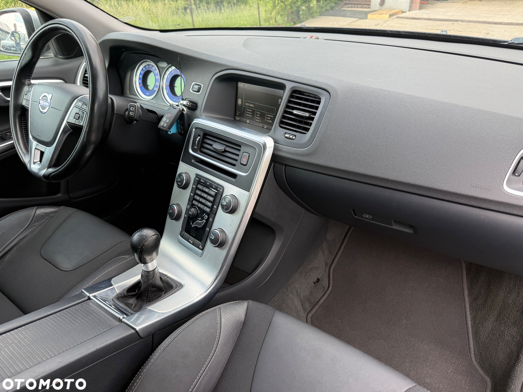 Volvo V60 T3 R-Design Kinetic - 21