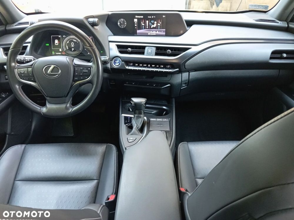 Lexus UX - 3