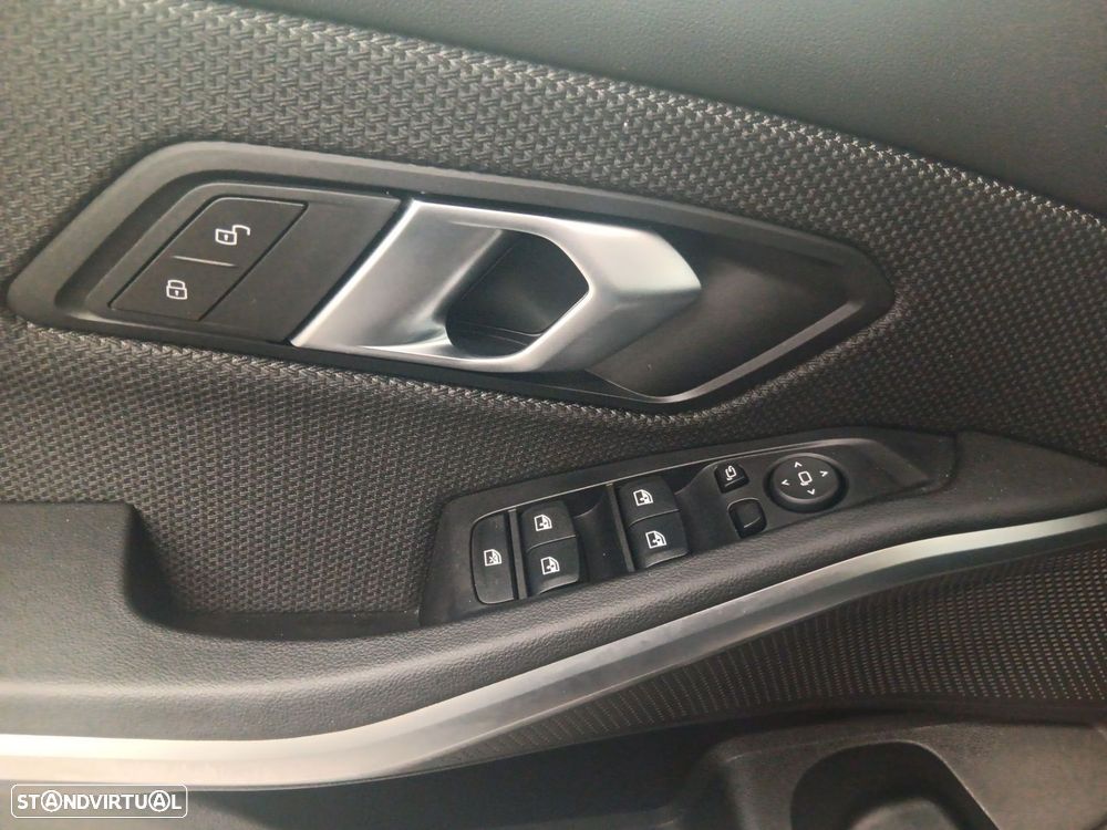 BMW 320 d Auto - 14