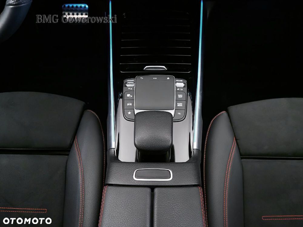 Mercedes-Benz GLB 200 4-Matic AMG Line 8G-DCT - 11