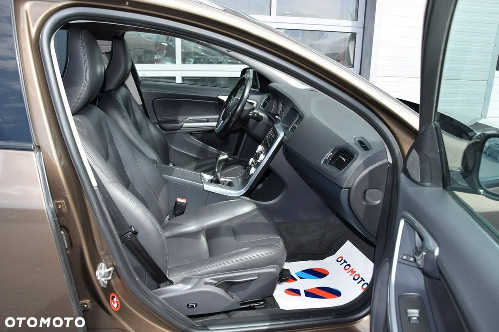 Volvo V60 Cross Country D3 Drive-E Summum - 27