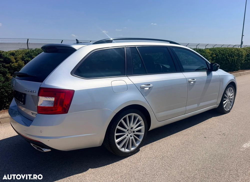 Skoda Octavia 2.0 TDI DSG RS - 3