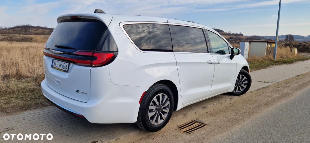 Chrysler Pacifica - 4