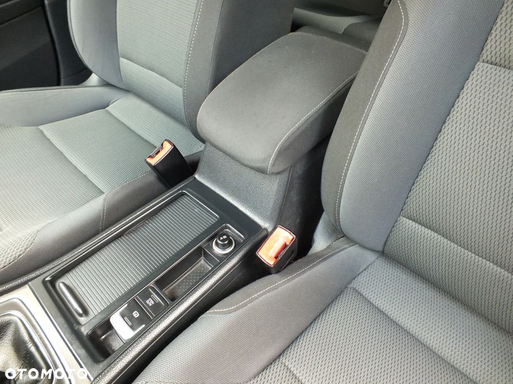 Volkswagen Golf VII 1.6 TDI BMT Comfortline - 19