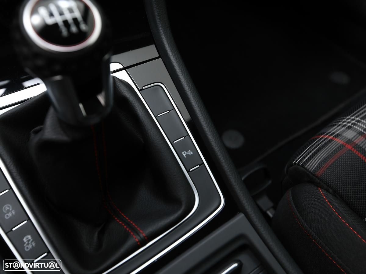 VW Golf 2.0 TSi GTi Performance - 24