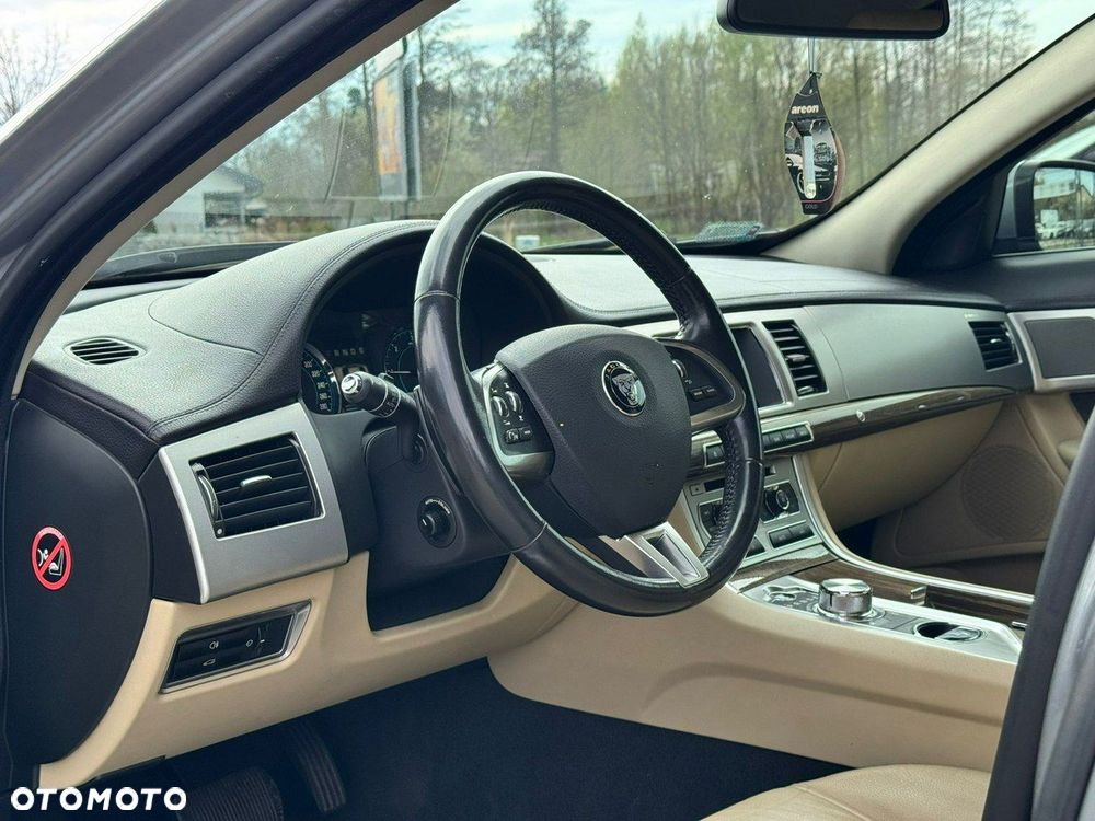 Jaguar XF 2.2 D Luxury - 19