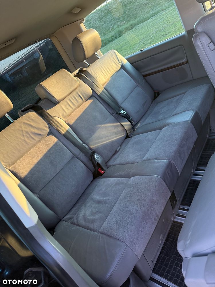 Volkswagen Multivan - 11