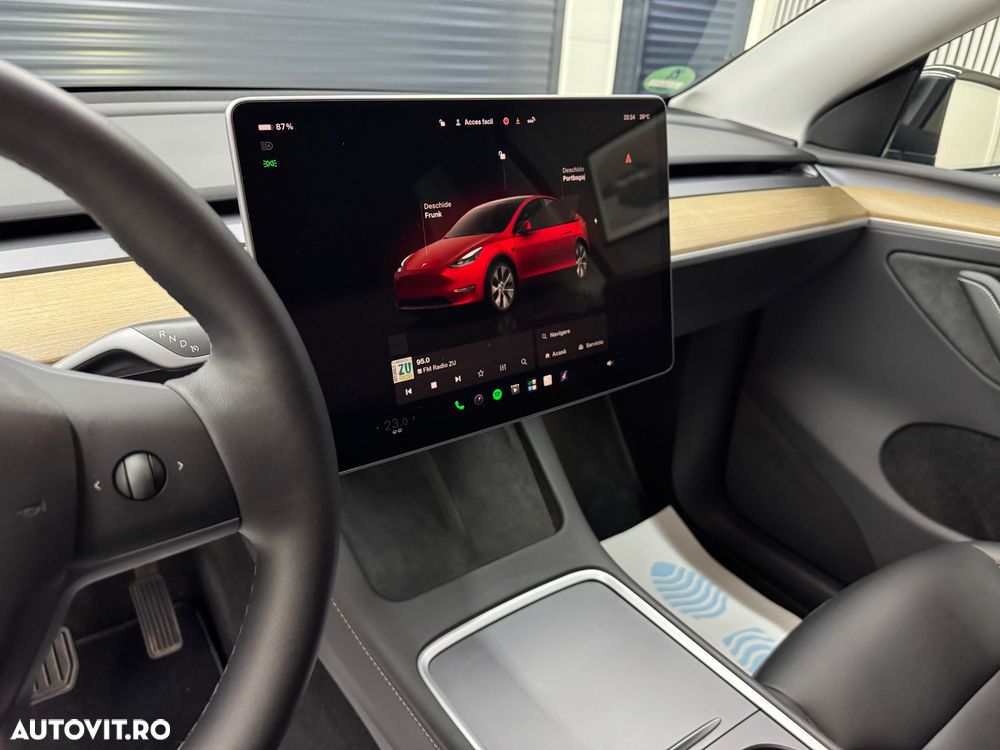 Tesla Model Y Long Range Dual Motor AWD - 7