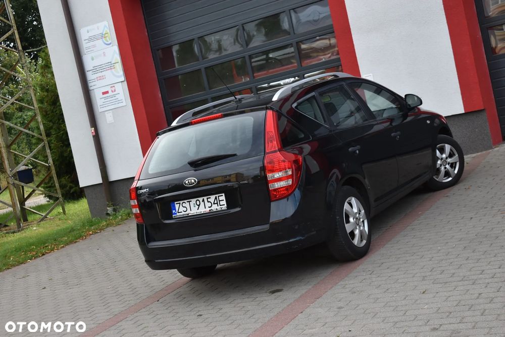 Kia Ceed - 38