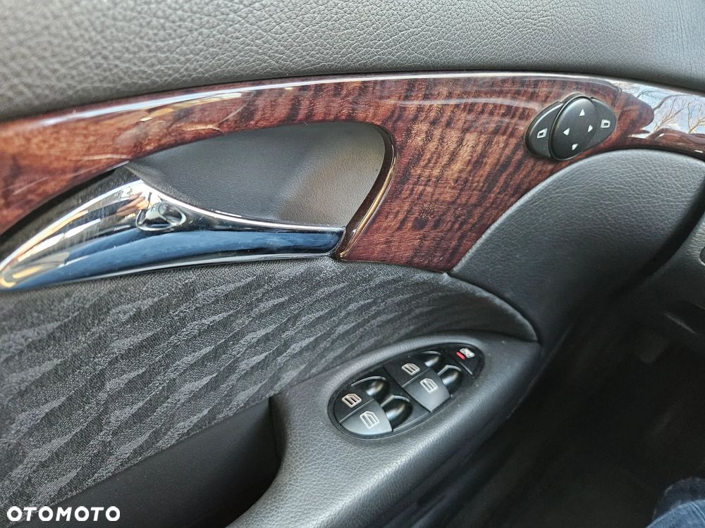 Mercedes-Benz Klasa E 200 Kompressor Classic - 17