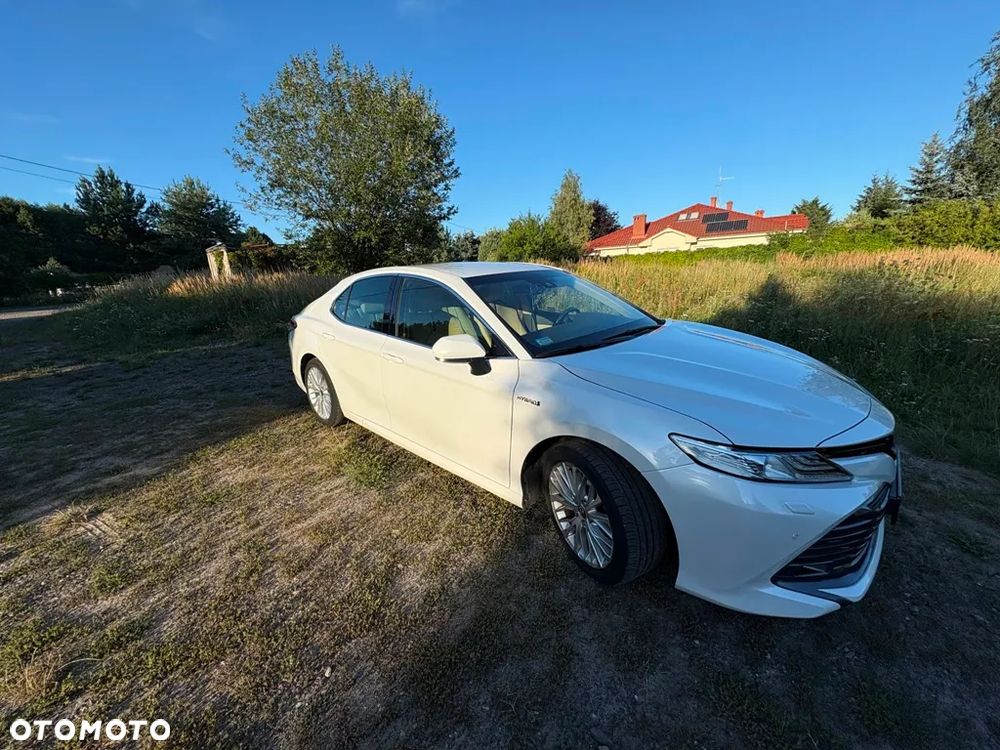 Toyota Camry 2.5 Hybrid Executive CVT - 2