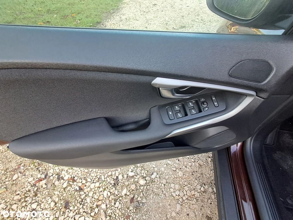 Volvo V40 Cross Country - 10