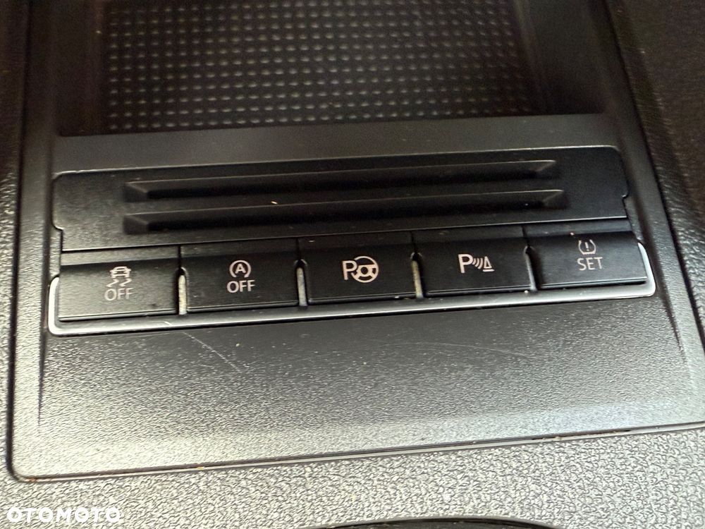 Volkswagen Touran - 27
