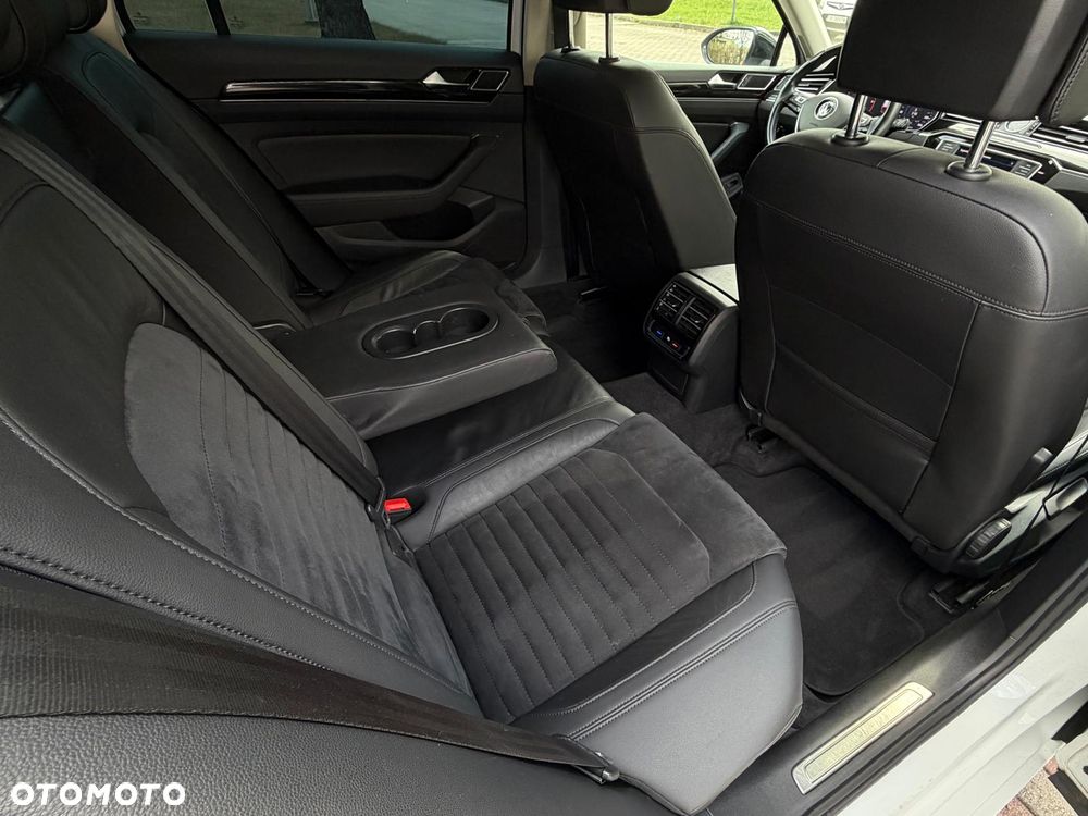 Volkswagen Passat 2.0 TDI (BlueMotion Technology) Highline - 19