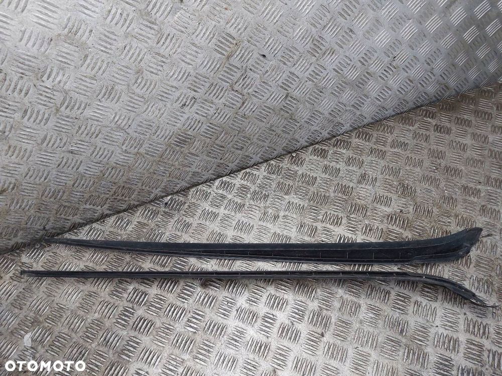 LISTWA ZGARNIAJĄCA SZYBY CZOŁOWEJ LEWA + PRAWA GOLF V PLUS 5M0854328B - 2