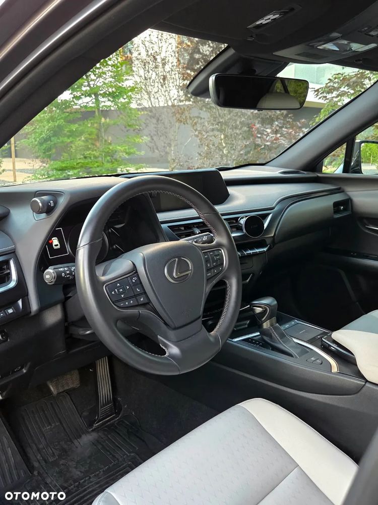 Lexus UX - 5