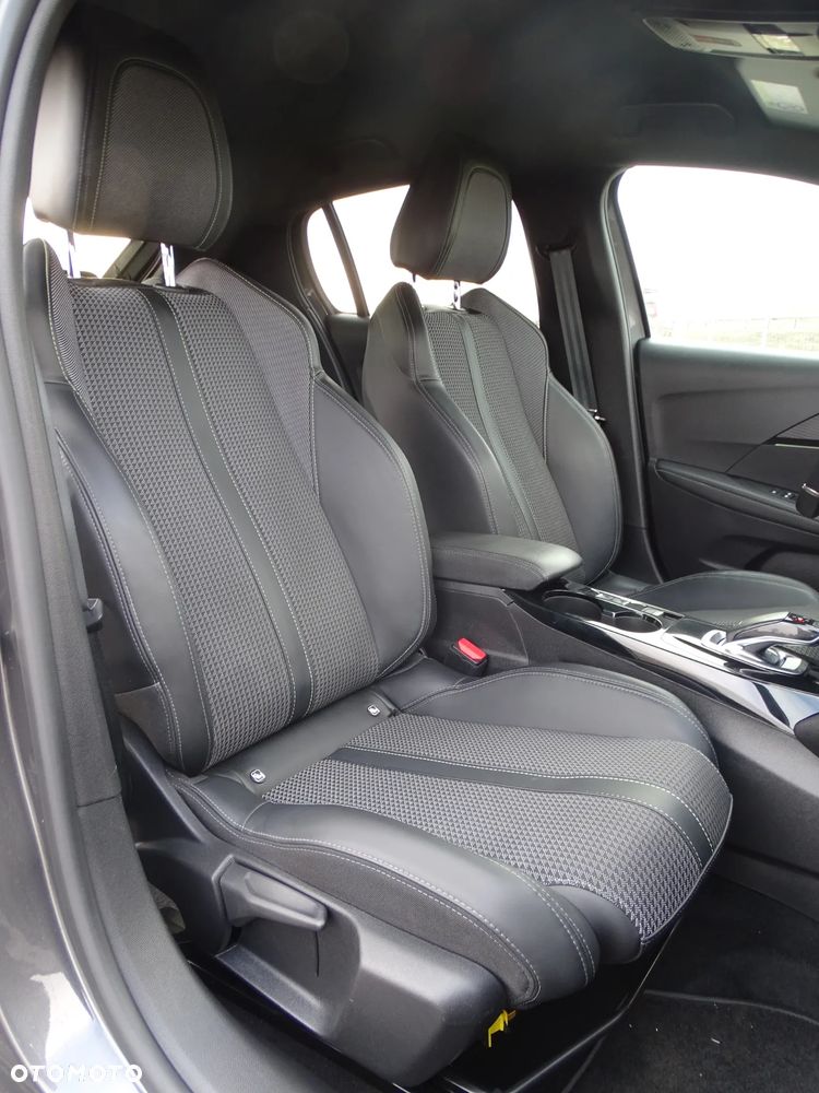 Peugeot 208 PureTech 100 EAT8 GT - 22