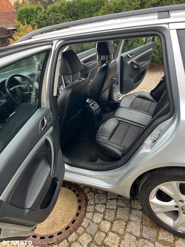 Skoda Octavia Combi 2.0 TDI DPF Elegance - 15