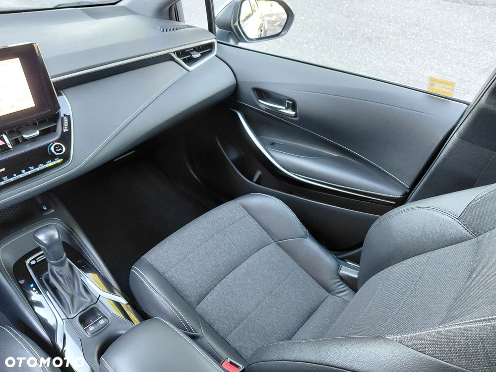 Toyota Corolla 2.0 Hybrid Executive - 22