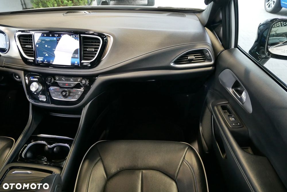 Chrysler Pacifica - 15