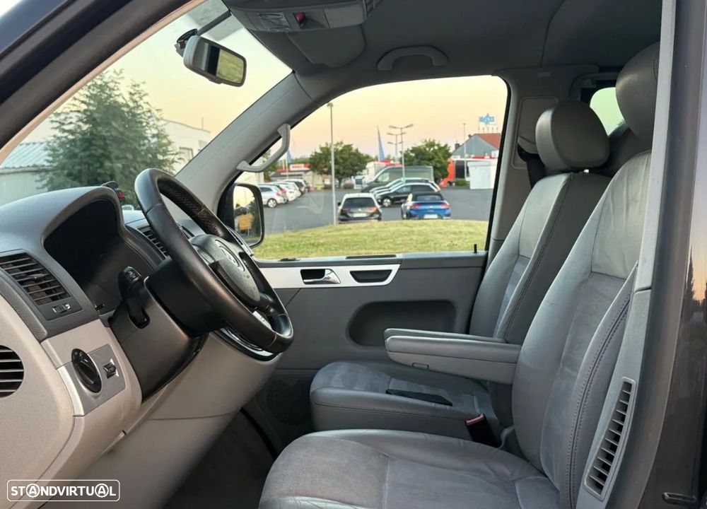 VW Multivan 2.5 TDi Highline - 9