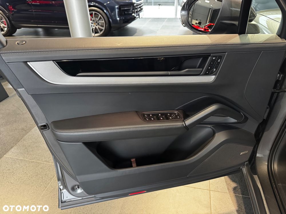 Porsche Cayenne Standard - 18