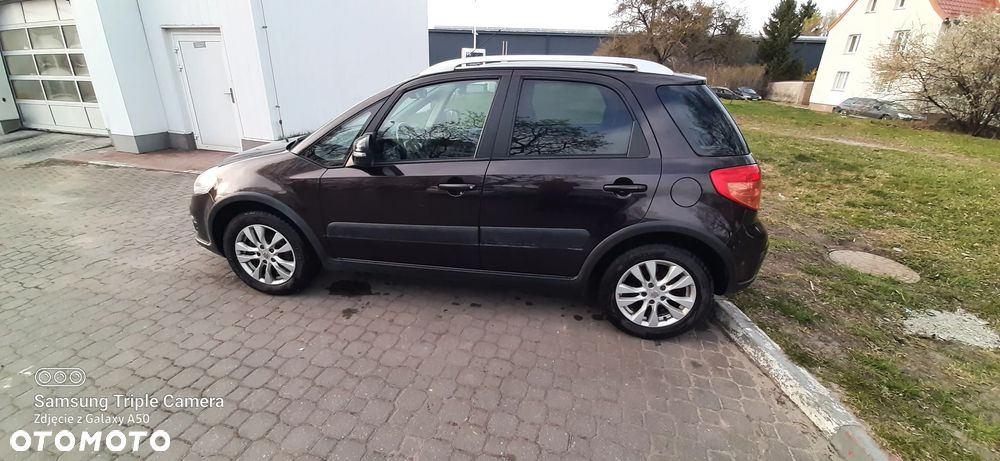 Suzuki SX4 1.6 Comfort Plus - 12