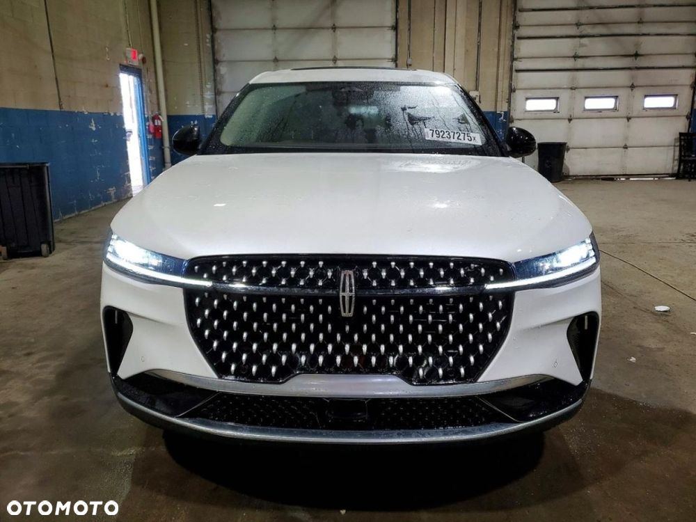 Lincoln Nautilus - 6