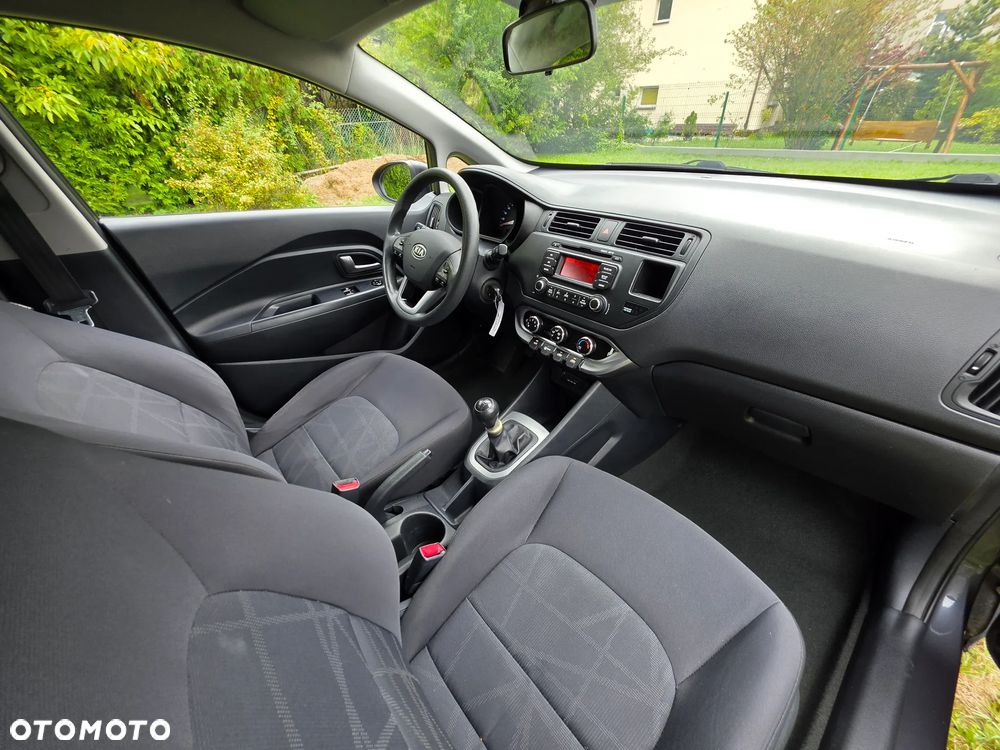 Kia Rio 1.2 Fifa World Cup Edition - 11