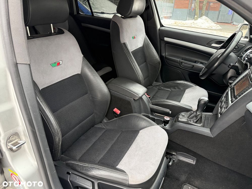 Skoda Octavia 2.0 TDI CR DPF RS - 16