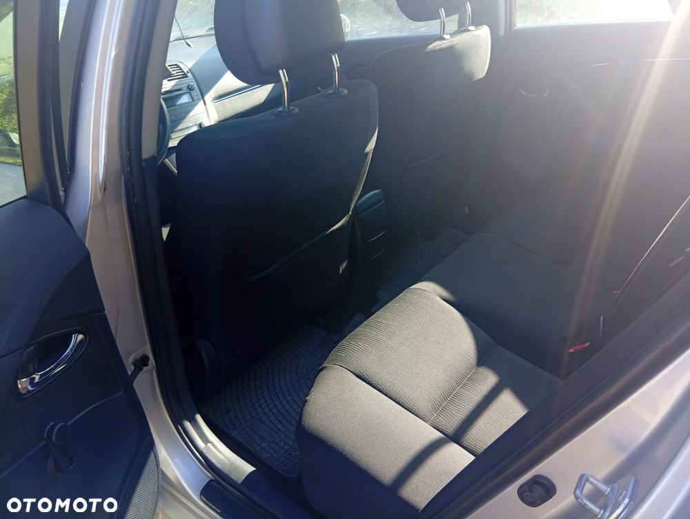 Toyota Avensis 2.0 D-4D Sol - 4