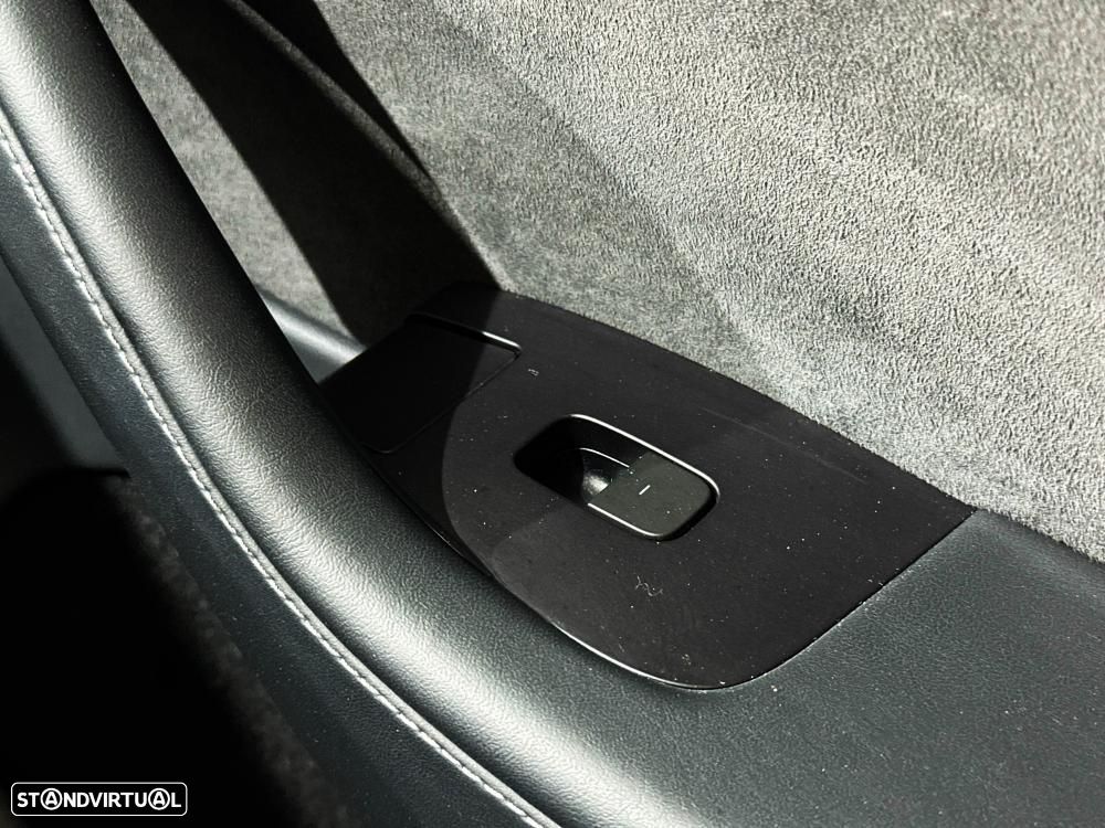 Tesla Model Y Long Range Dual Motor AWD - 33