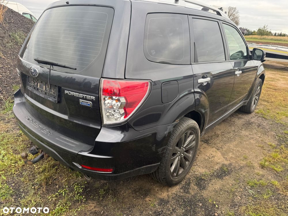 Subaru Forester 2.0D Active Deep Green Pearl - 17