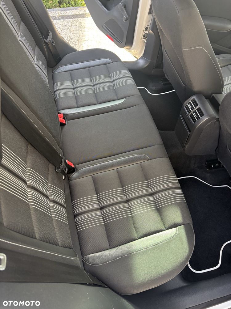 Volkswagen Golf - 6