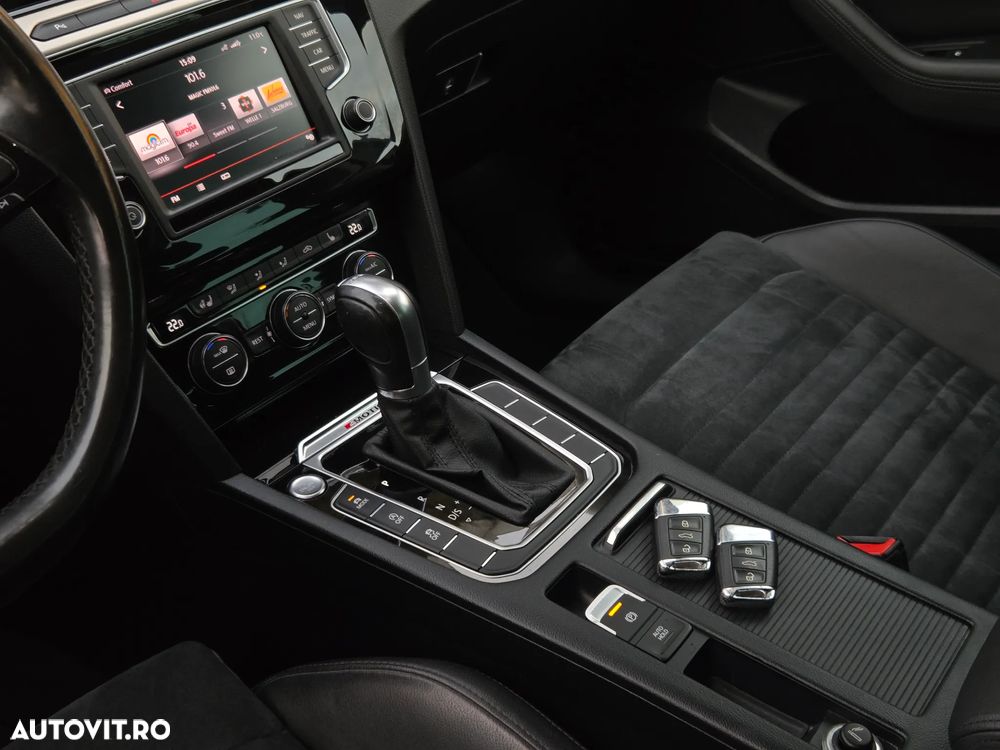 Volkswagen Passat Variant 2.0 TDI SCR 4Motion DSG (BMT) Highline - 19