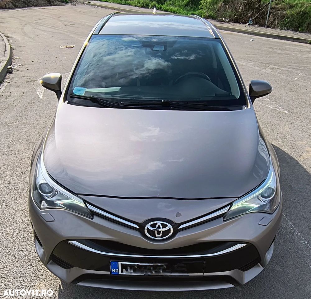 Toyota Avensis 1.6 D-4D Executive Terracotta - 8