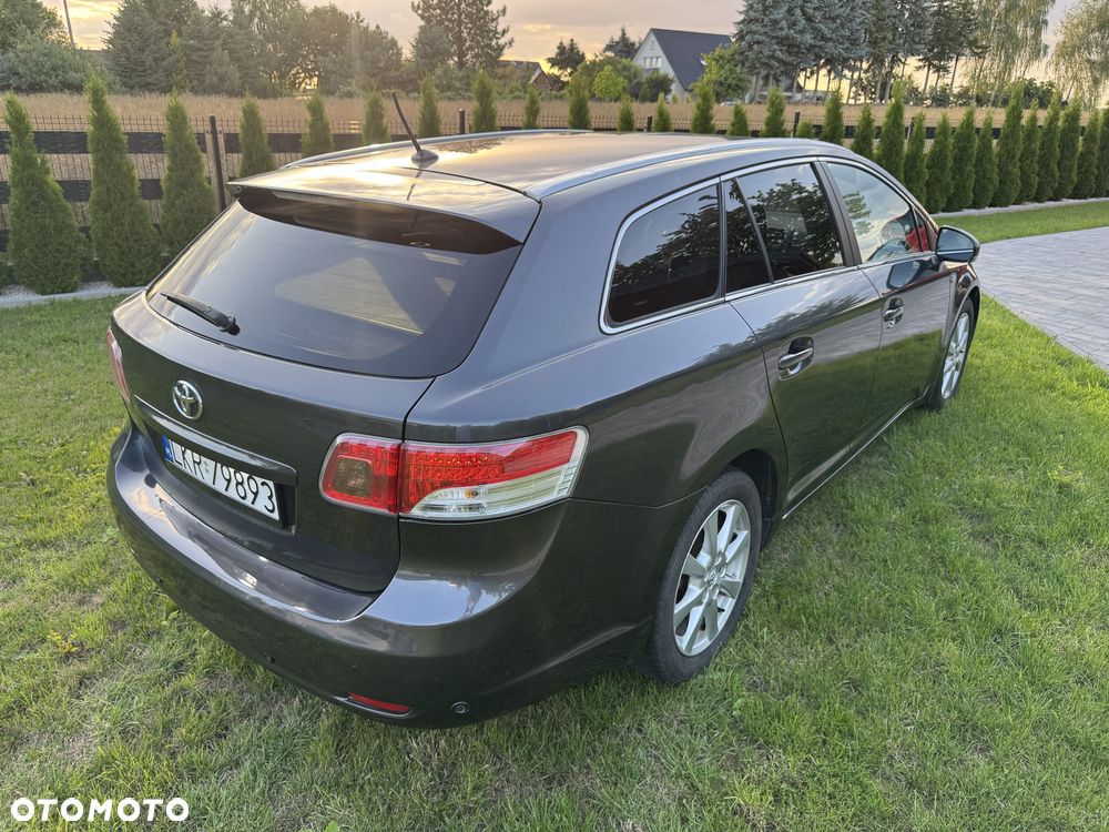 Toyota Avensis - 4