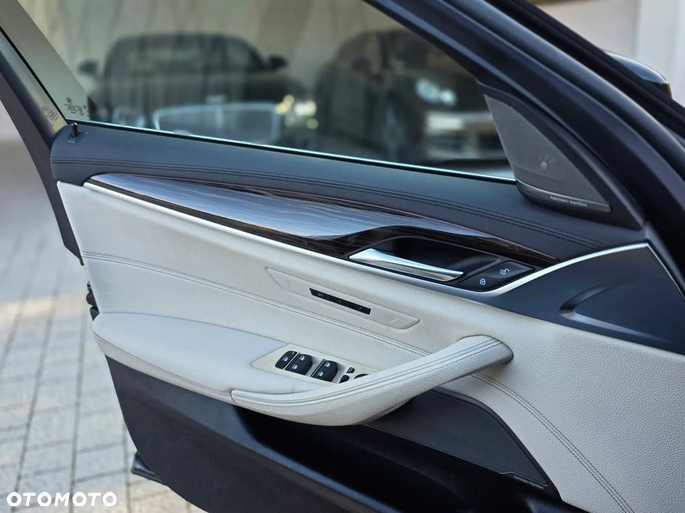 BMW Seria 5 530i xDrive Luxury Line sport - 26