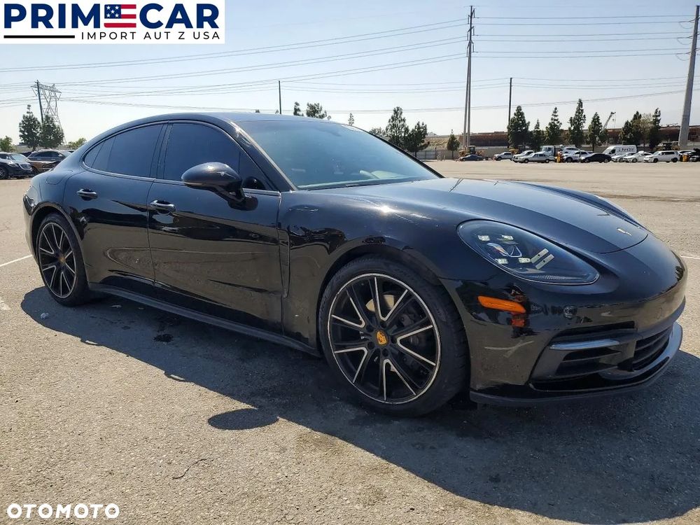 Porsche Panamera - 4