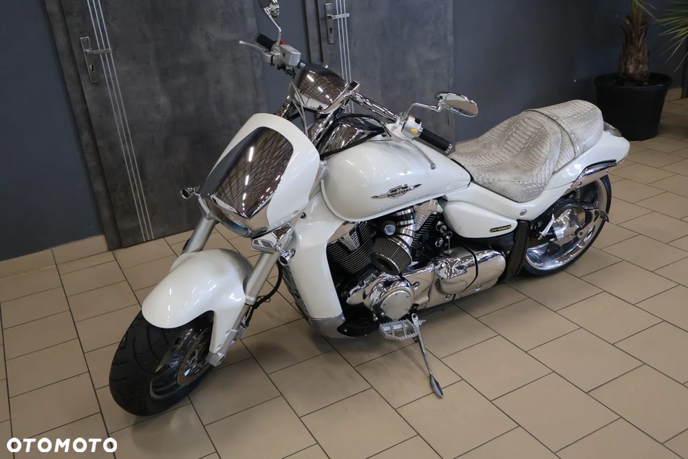Suzuki Intruder - 17