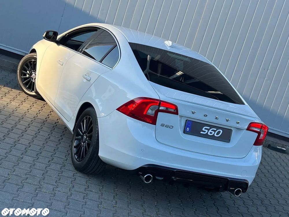 Volvo S60 2.0T Black Edition - 11