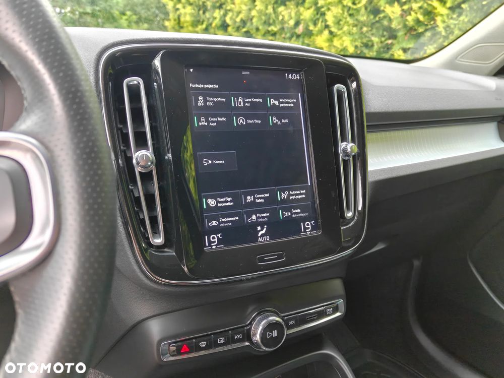 Volvo XC 40 T4 AWD Geartronic Momentum Pro - 19
