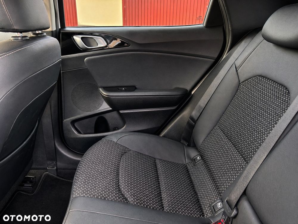 Kia XCeed 1.6 T-GDI L Business Line DCT - 11