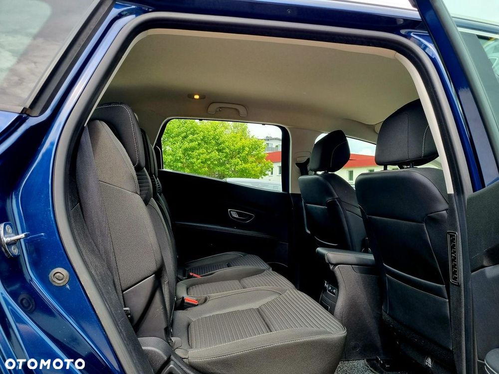 Renault Grand Scenic - 12