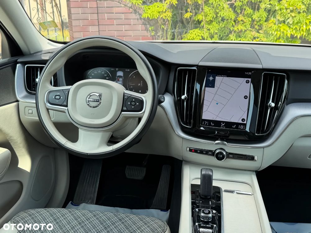 Volvo XC 60 B4 D AWD Momentum Pro - 8
